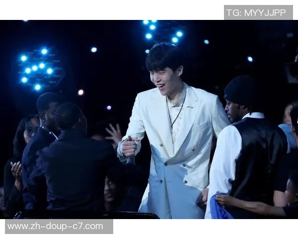 杨瀚森试训时曾被寻衅：你在蒙着眼睛投三分吗？